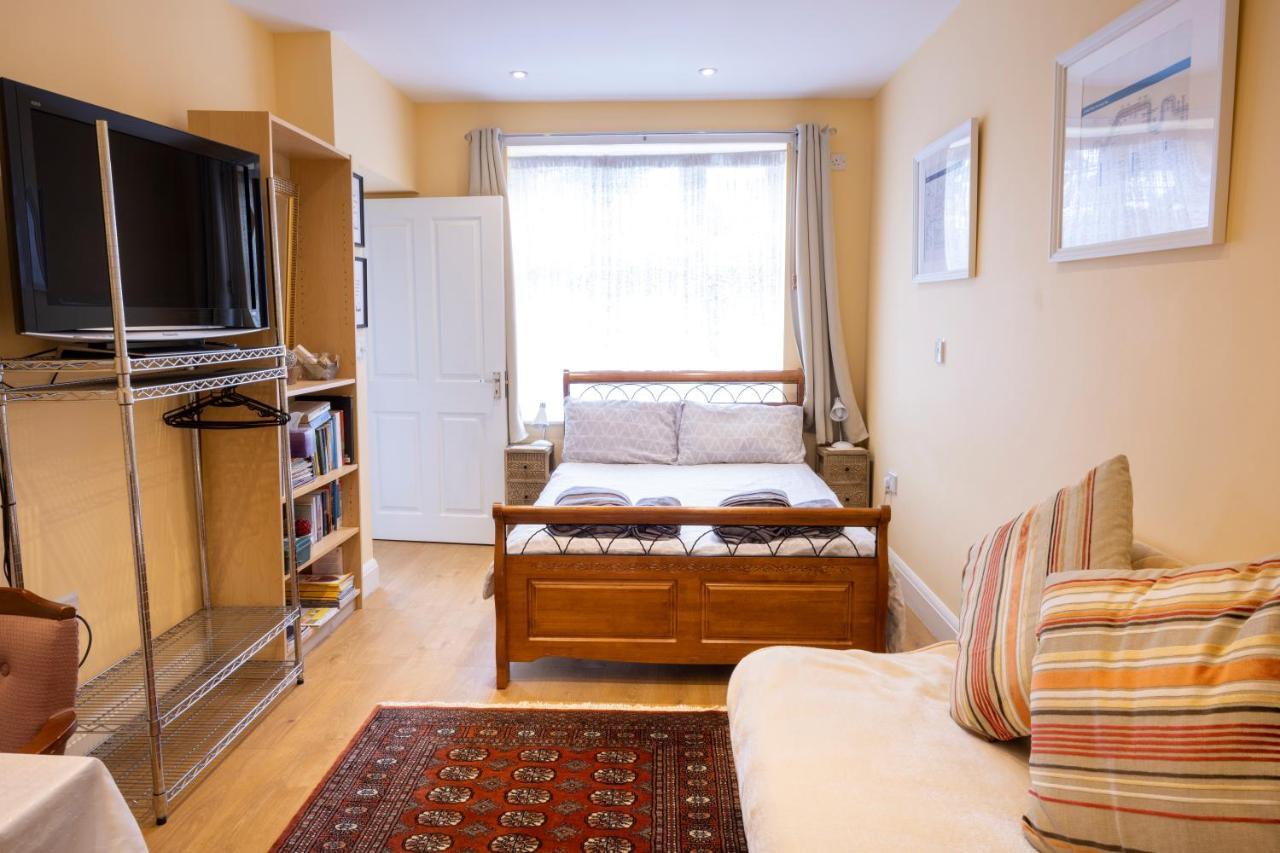 London Vegetarian Smoke & Pet Free En-Suite With Ev Parking Edgware Exterior photo