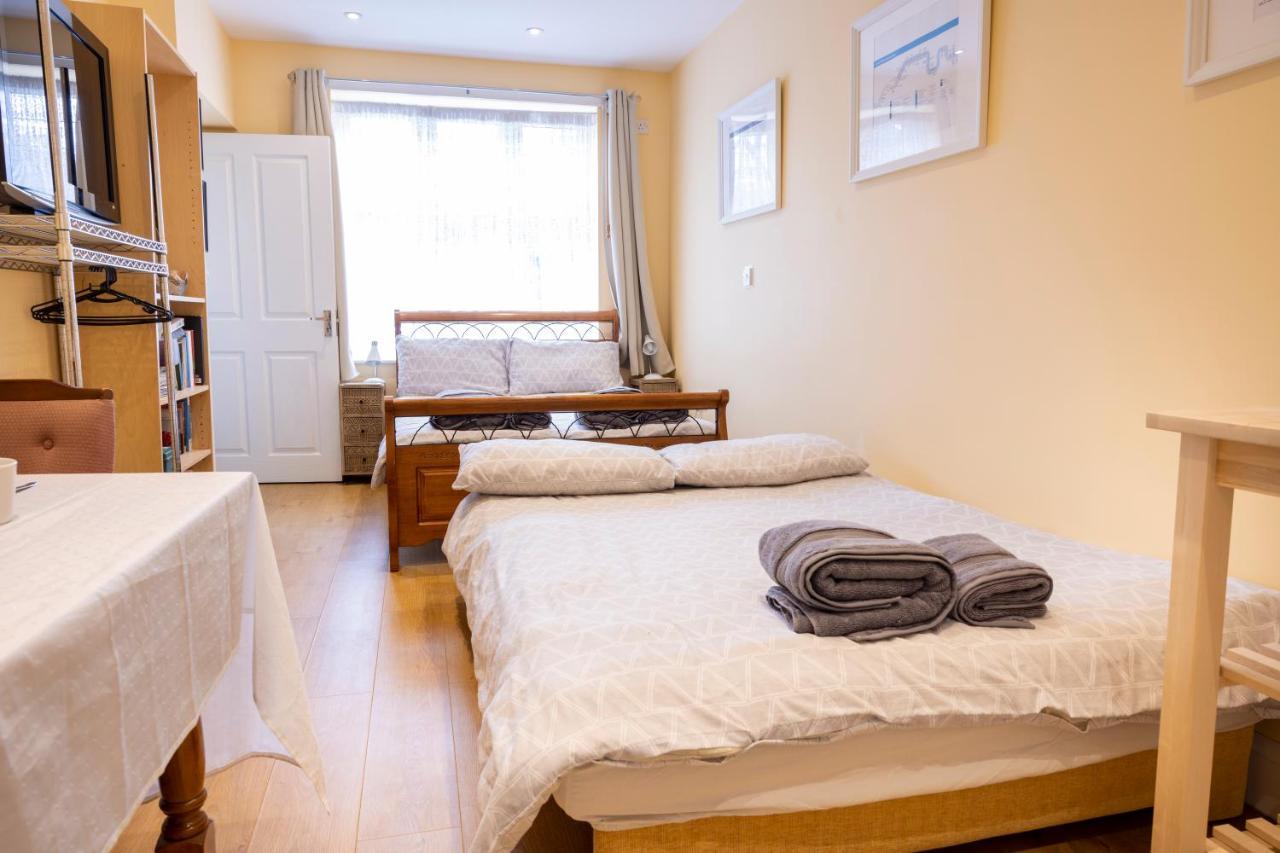 London Vegetarian Smoke & Pet Free En-Suite With Ev Parking Edgware Exterior photo