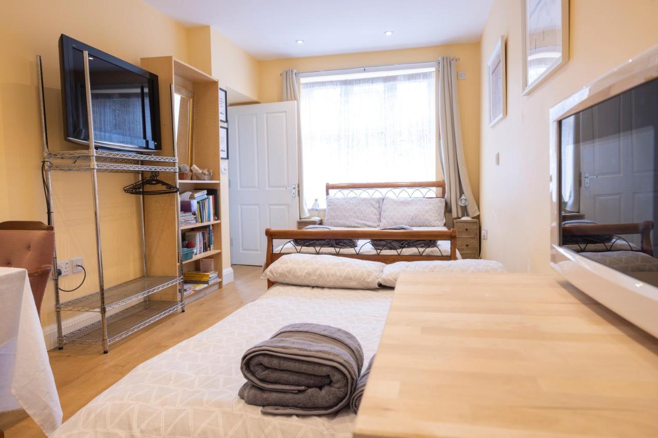 London Vegetarian Smoke & Pet Free En-Suite With Ev Parking Edgware Exterior photo