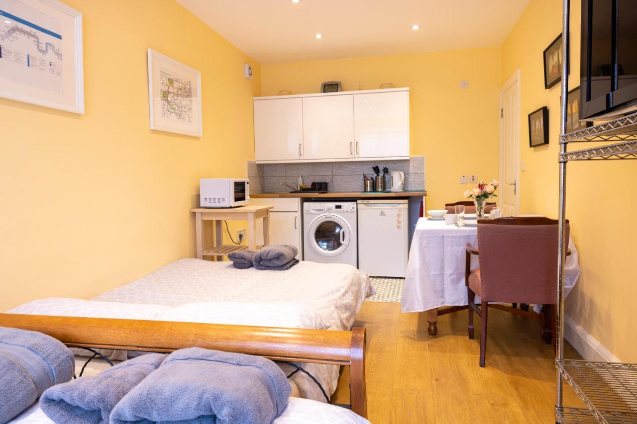 London Vegetarian Smoke & Pet Free En-Suite With Ev Parking Edgware Exterior photo